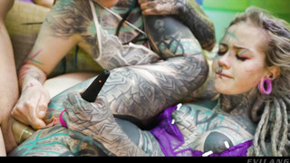 sluty tattoo threesome