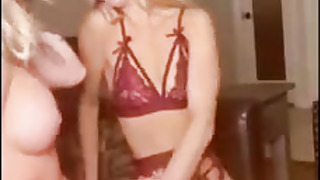 Brincando com o rabo gostoso e quente da minha amiga