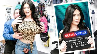 Stacked shoplifter teen gets in trouble!