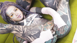 Tattooed beauty Anuskatzz has her ass gaped