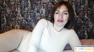 Mallinia Erotic display at stripTango