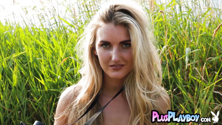 Wild blonde Anna Katarina looks amazing