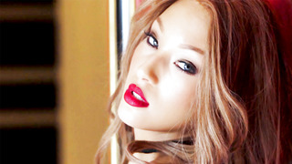 Petite MILF model shows sexy round ass