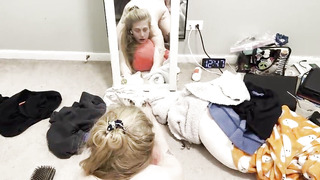 School tart enjoys to suck and creams all over