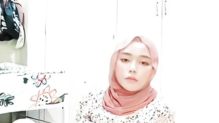Hottie Malay Hijab Solo Frigging Ejaculation
