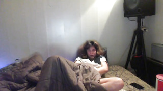 La Puny Salope a Deux Main Pour Faire Jouir SA Puny Converse De Pute En Webcam